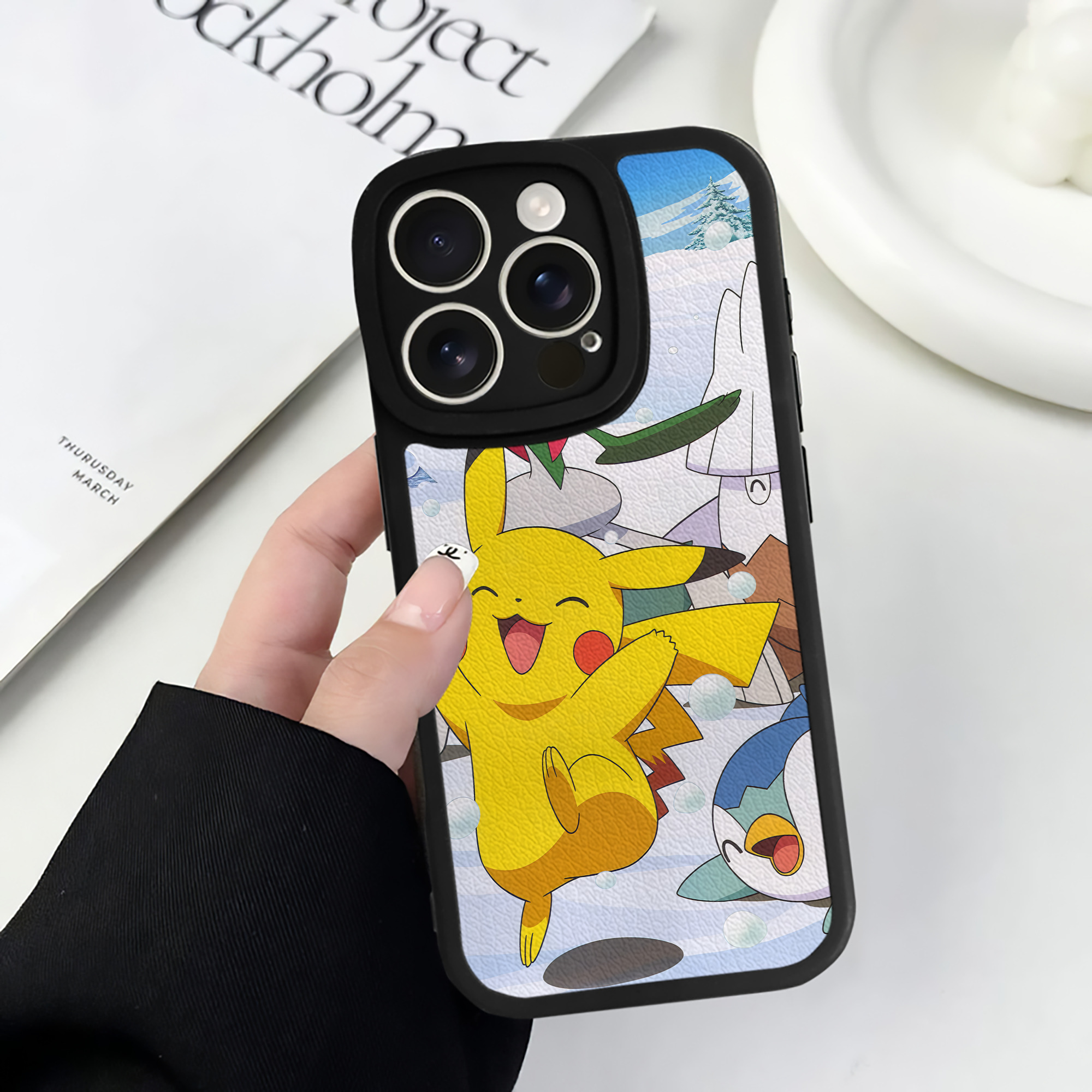 （画像用） ポケットモンスター Pokémon 【iPhone 16シリーズ対応】シリコンスマホケース（レザー調） 材質：シリコン